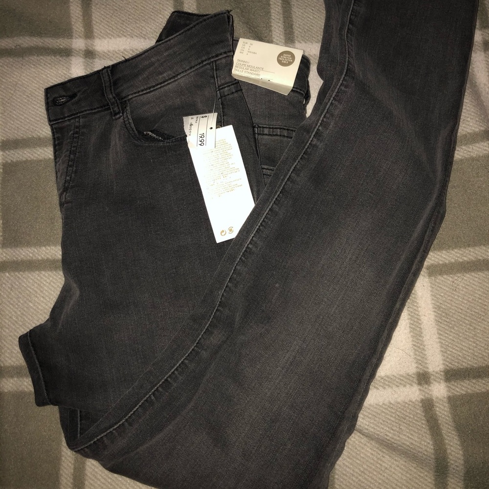 Final price drop!😬NWT H&M High waist size 6